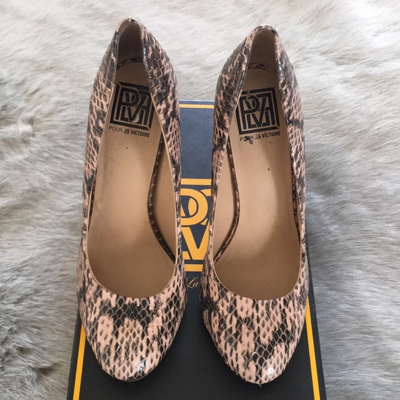 Pour La Victoire Pumps - Picture 4 of 8